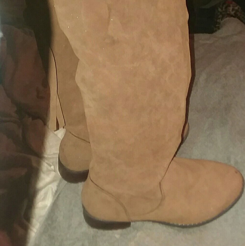 Boots - Picture 3 of 3